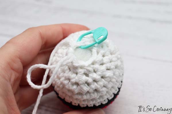 How to crochet a Lure Ball from Pokémon! Free easy crochet pattern