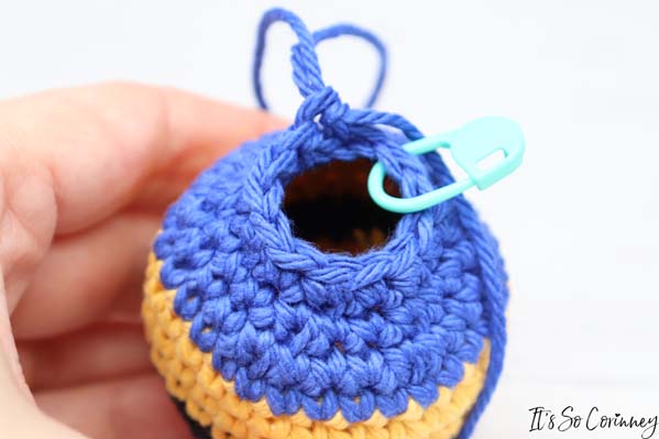 Crochet Minion Amigurumi Round 14