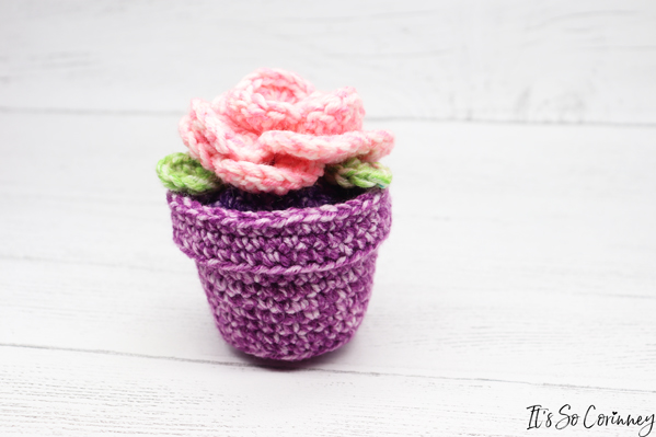 Pull Up The Rim Of The Crochet Potted Rose Amigurumi